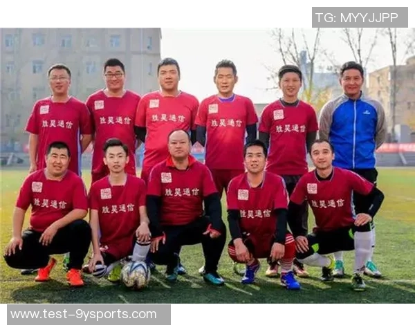 足球场上的好基友情谊如何在比赛中升华与绽放